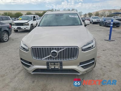 Piąte zdjęcie samochodu w środku: 2018 VOLVO XC90 T6 VIN:YV4A22PL8J1198636 - miniatura