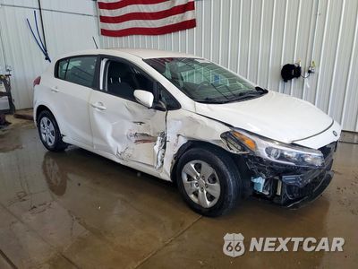 Czwarte zdjęcie samochodu z boku: 2018 KIA FORTE5 LX VIN:KNAFK5A84J5774114 - miniatura