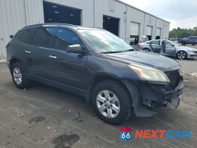 Czwarte zdjęcie samochodu z boku: 2013 CHEVROLET TRAVERSE LS VIN:1GNKRFKD8DJ249980 - miniatura