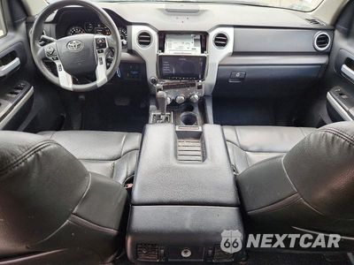 Zdjęcie 8 z 12 samochodu: 2018 TOYOTA TUNDRA CREWMAX SR5 VIN:5TFDY5F13JX708226 - miniatura