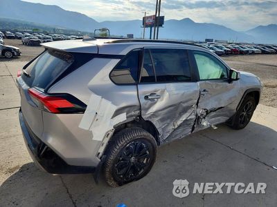 Trzecie zdjęcie samochodu z tyłu: 2022 TOYOTA RAV4 SE VIN:4T3T6RFV9NU082168 - miniatura