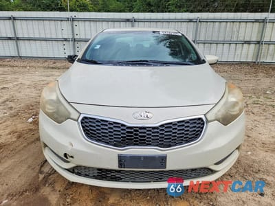 Piąte zdjęcie samochodu w środku: 2014 KIA FORTE LX VIN:KNAFK4A69E5086981 - miniatura