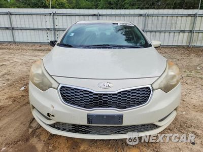 Piąte zdjęcie samochodu w środku: 2014 KIA FORTE LX VIN:KNAFK4A69E5086981 - miniatura