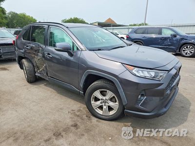 Czwarte zdjęcie samochodu z boku: 2020 TOYOTA RAV4 XLE VIN:2T3P1RFV7LW108201 - miniatura