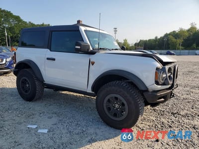 Czwarte zdjęcie samochodu z boku: 2023 FORD BRONCO BASE VIN:1FMDE5CH3PLB25208 - miniatura