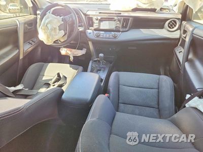 Zdjęcie 8 z 13 samochodu: 2018 TOYOTA RAV4 HYBRID LE VIN:JTMRJREV6JD222131 - miniatura