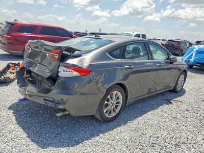 Trzecie zdjęcie samochodu z tyłu: 2020 FORD FUSION SE VIN:3FA6P0HD3LR111245 - miniatura