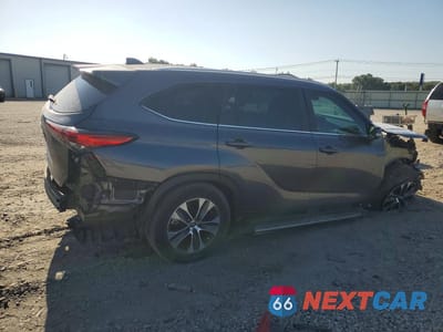 Trzecie zdjęcie samochodu z tyłu: 2023 TOYOTA HIGHLANDER XLE VIN:5TDKDRAH5PS039146 - miniatura