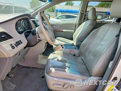 Zdjęcie 7 z 13 samochodu: 2014 TOYOTA SIENNA XLE 8-PASSENGER VIN:5TDYK3DC7ES437663 - miniatura