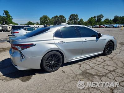Trzecie zdjęcie samochodu z tyłu: 2021 TOYOTA CAMRY XSE VIN:4T1K61AK9MU419200 - miniatura