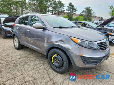 Czwarte zdjęcie samochodu z boku: 2011 KIA SPORTAGE LX VIN:KNDPB3A2XB7054619 - miniatura