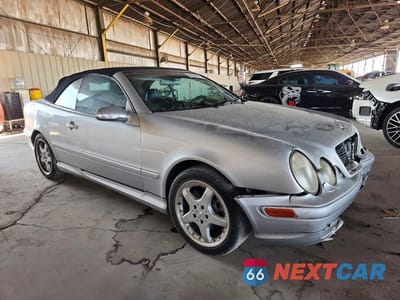 Czwarte zdjęcie samochodu z boku: 2002 MERCEDES-BENZ CLK 55 AMG VIN:WDBLK74G72T102385 - miniatura