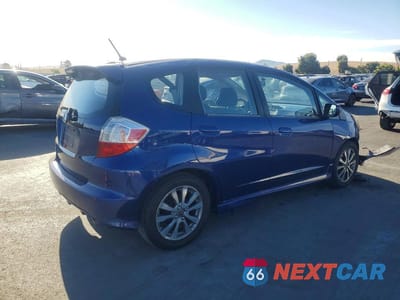 Trzecie zdjęcie samochodu z tyłu: 2013 HONDA FIT SPORT VIN:JHMGE8H51DC065943 - miniatura