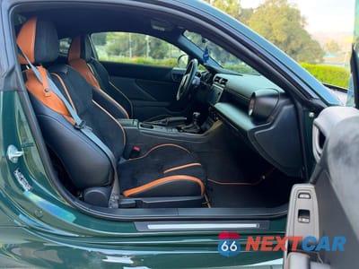 Piąte zdjęcie samochodu w środku: 2025 TOYOTA GR86 HAKONE EDITION VIN:JF1ZNBM17S8750724 - miniatura