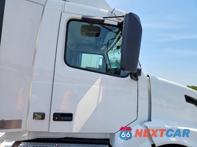Zdjęcie 13 z 13 samochodu: 2017 VOLVO VNL SEMI TRUCK VIN:4V4N39TG9HN987954 - miniatura