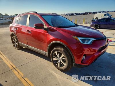Czwarte zdjęcie samochodu z boku: 2017 TOYOTA RAV4 XLE VIN:JTMRFREVXHJ153649 - miniatura