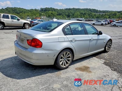 Trzecie zdjęcie samochodu z tyłu: 2009 BMW 328 XI VIN:WBAPK73509A449644 - miniatura