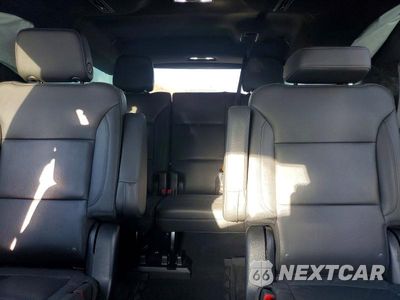Zdjęcie 10 z 13 samochodu: 2023 CHEVROLET SUBURBAN K1500 Z71 VIN:1GNSKDKD3PR369877 - miniatura