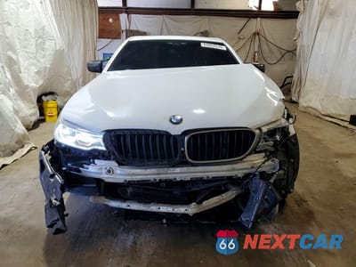 Piąte zdjęcie samochodu w środku: 2019 BMW M550XI VIN:WBAJB9C51KB287766 - miniatura