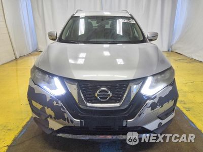 Piąte zdjęcie samochodu w środku: 2017 NISSAN ROGUE SV VIN:KNMAT2MT1HP565274 - miniatura