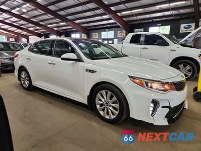 Czwarte zdjęcie samochodu z boku: 2018 KIA OPTIMA S VIN:5XXGT4L33JG240503 - miniatura
