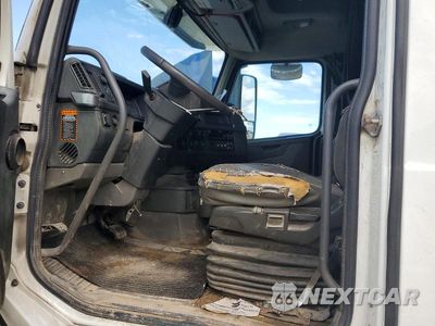 Zdjęcie 7 z 14 samochodu: 2020 VOLVO VNL SEMI TRUCK VIN:4V4NC9EH1LN228195 - miniatura