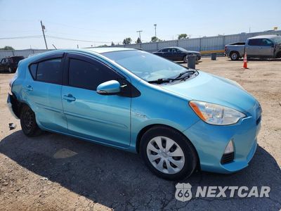 Czwarte zdjęcie samochodu z boku: 2012 TOYOTA PRIUS C THREE VIN:JTDKDTB30C1017174 - miniatura