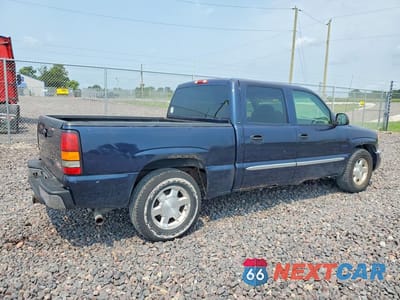Trzecie zdjęcie samochodu z tyłu: 2005 GMC NEW SIERRA C1500 VIN:2GTEC13T151161557 - miniatura