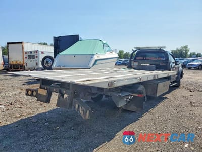 Trzecie zdjęcie samochodu z tyłu: 2017 FORD F550 SUPER DUTY VIN:1FDUF5HTXHEC23703 - miniatura