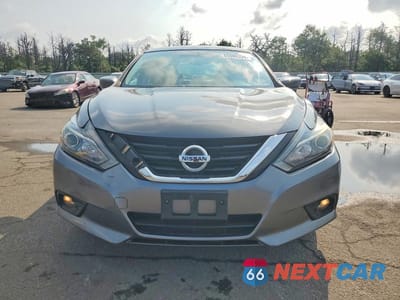 Piąte zdjęcie samochodu w środku: 2018 NISSAN ALTIMA 2.5 SR VIN:1N4AL3AP9JC106817 - miniatura