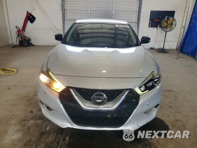 Piąte zdjęcie samochodu w środku: 2017 NISSAN MAXIMA 3.5 SV VIN:1N4AA6AP5HC392750 - miniatura