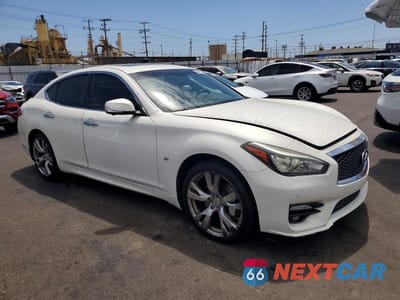 Czwarte zdjęcie samochodu z boku: 2015 INFINITI Q70 3.7 VIN:JN1BY1AP3FM542703 - miniatura