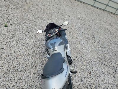 Zdjęcie 6 z 9 samochodu: 2006 SUZUKI GSX1300 R VIN:JS1GW71A762103677 - miniatura