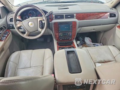 Zdjęcie 8 z 13 samochodu: 2011 CHEVROLET SUBURBAN C1500 LTZ VIN:1GNSCKE08BR173050 - miniatura