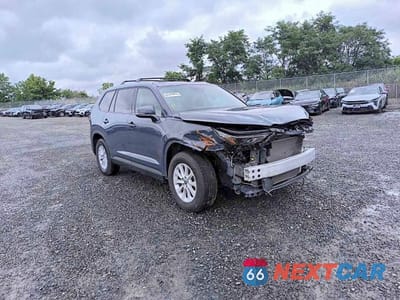 Trzecie zdjęcie samochodu z tyłu: 2024 TOYOTA GRAND HIGHLANDER XLE VIN:5TDAAAB59RS039096 - miniatura