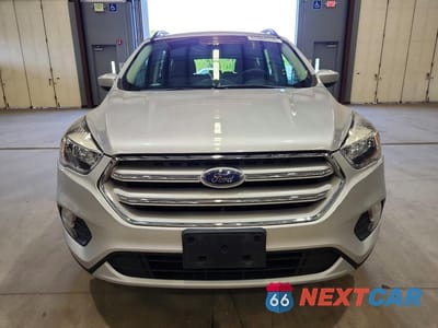 Piąte zdjęcie samochodu w środku: 2018 FORD ESCAPE SE VIN:1FMCU0GD1JUB61845 - miniatura
