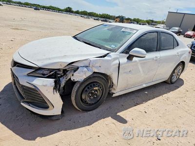 2021 TOYOTA CAMRY LE 4T1C11AK9MU581573 - główne zdjęcie licytacji z USA - miniatura