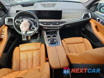 Zdjęcie 8 z 14 samochodu: 2024 BMW X7 XDRIVE40I VIN:5UX23EM00R9S12315 - miniatura