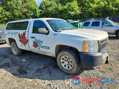 Czwarte zdjęcie samochodu z boku: 2013 CHEVROLET SILVERADO K1500 VIN:1GCNKPEX5DZ284998 - miniatura