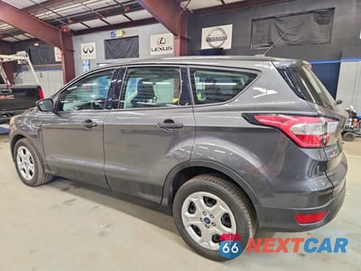 Drugie zdjęcie samochodu z przodu: 2018 FORD ESCAPE S VIN:1FMCU0F7XJUA18842 - miniatura