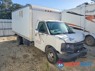 Czwarte zdjęcie samochodu z boku: 2006 CHEVROLET EXPRESS G3500 VIN:1GBJG31U961139621 - miniatura