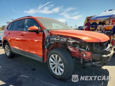 Czwarte zdjęcie samochodu z boku: 2019 VOLKSWAGEN TIGUAN S VIN:3VV1B7AX3KM044675 - miniatura