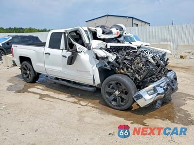 Czwarte zdjęcie samochodu z boku: 2015 CHEVROLET SILVERADO K1500 LT VIN:1GCVKREC8FZ436574 - miniatura