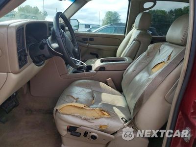 Zdjęcie 7 z 13 samochodu: 2004 CHEVROLET SUBURBAN C1500 VIN:3GNEC16Z44G325686 - miniatura
