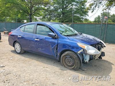 Czwarte zdjęcie samochodu z boku: 2019 NISSAN VERSA SV VIN:3N1CN7AP2KL865998 - miniatura