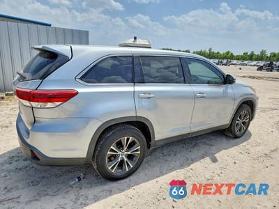 Trzecie zdjęcie samochodu z tyłu: 2019 TOYOTA HIGHLANDER LE VIN:5TDZARFH7KS054577 - miniatura