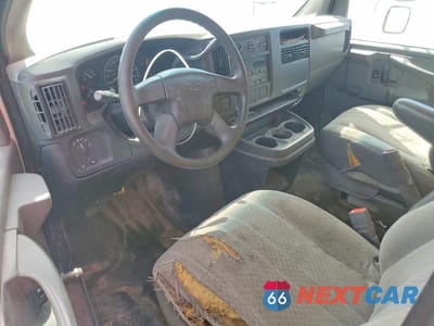 Zdjęcie 8 z 13 samochodu: 2004 CHEVROLET EXPRESS BOX TRUCK VIN:1GBJG31U341159733 - miniatura