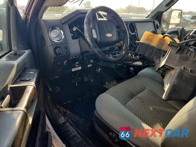 Zdjęcie 8 z 12 samochodu: 2012 FORD F550 SUPER - DELIVERY TRUCK VIN:1FDUF5GT8CEA66490 - miniatura