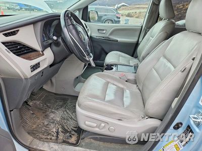 Zdjęcie 7 z 14 samochodu: 2016 TOYOTA SIENNA XLE 7-PASSENGER VIN:5TDDK3DC2GS129432 - miniatura