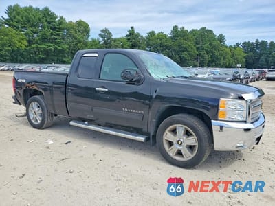 Czwarte zdjęcie samochodu z boku: 2013 CHEVROLET SILVERADO K1500 LT VIN:1GCRKSE71DZ388182 - miniatura